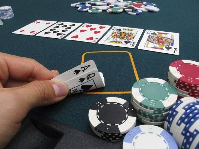 Game bài Xì tố đang thu hút được nhiều người chơi tham gia